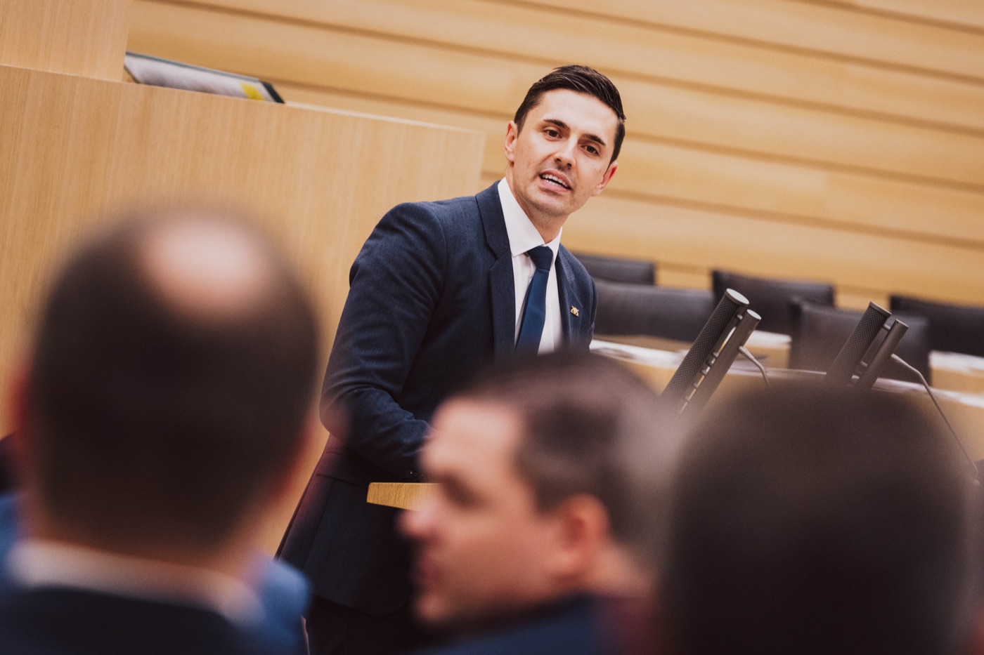 Dr. Max Menton bei der Plenardebatte am 8. Oktober 2026 – Motiv 074
